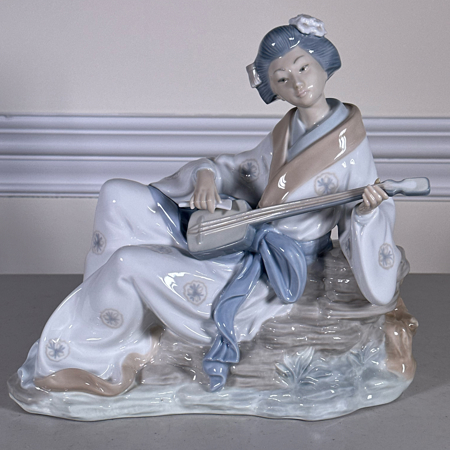 NAO BY LLADRO ORIENTAL MELODY FIGURINE